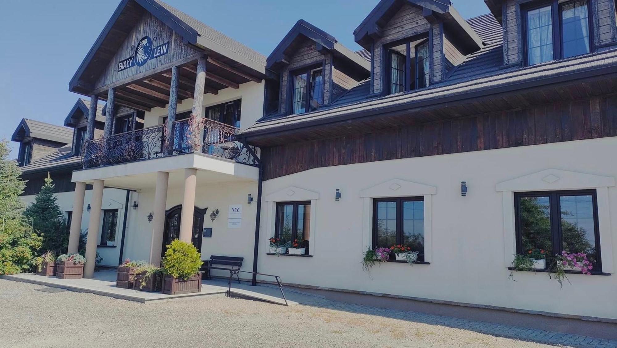 Osrodek Bialy Lew Bed and Breakfast Wojciechow  Eksteriør billede